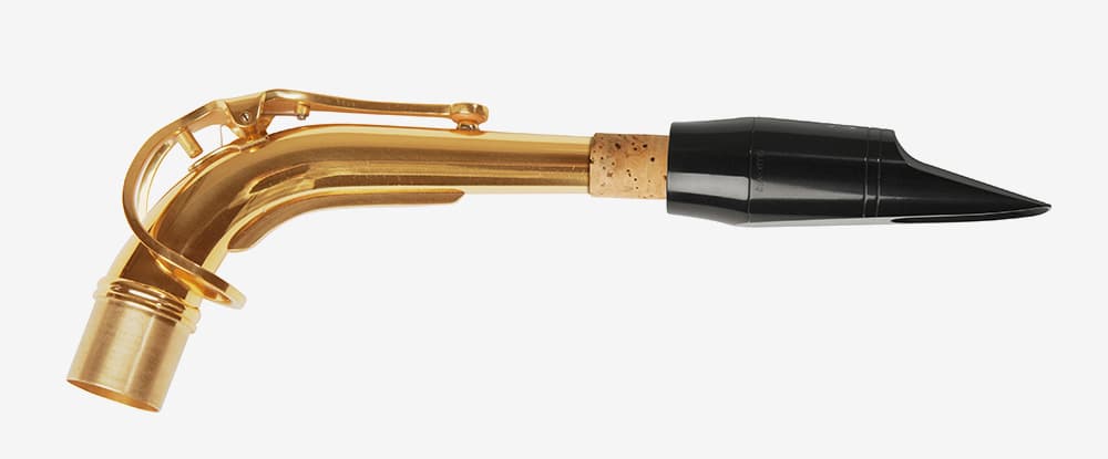 Если мундштук сильно выдвинут, звук будет ниже необходимого, а нижние ноты будут с призвуком